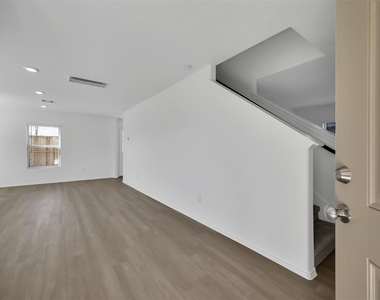 1714 Campos Court - Photo Thumbnail 2