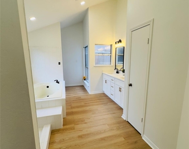 18322 Autumn Trails Lane - Photo Thumbnail 27