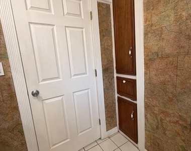 520 W 14th Street - Photo Thumbnail 7