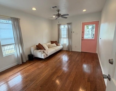 520 W 14th Street - Photo Thumbnail 3