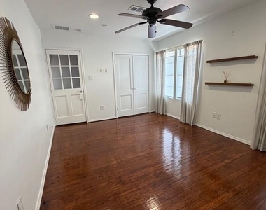 520 W 14th Street - Photo Thumbnail 13