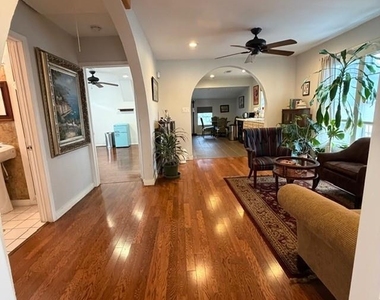 520 W 14th Street - Photo Thumbnail 5