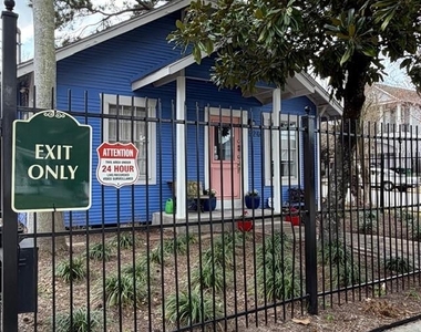 520 W 14th Street - Photo Thumbnail 1