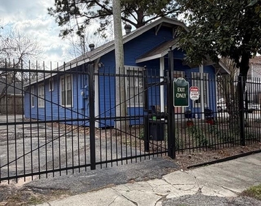 520 W 14th Street - Photo Thumbnail 10