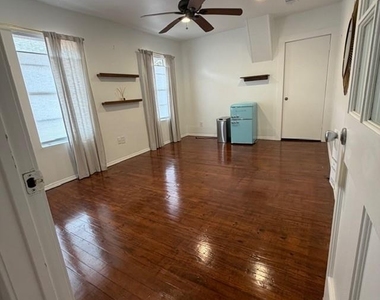 520 W 14th Street - Photo Thumbnail 8