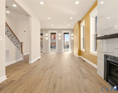 316 W Clay St - Photo Thumbnail 16