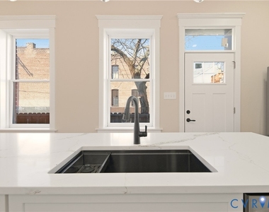316 W Clay St - Photo Thumbnail 29