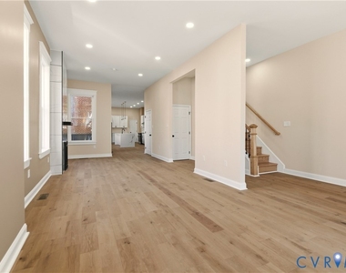 316 W Clay St - Photo Thumbnail 8