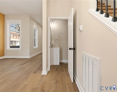 316 W Clay St - Photo Thumbnail 17