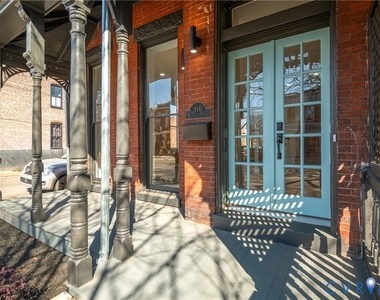 316 W Clay St - Photo Thumbnail 3
