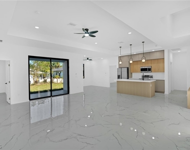 5231 6th Street W - Photo Thumbnail 5