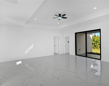 5231 6th Street W - Photo Thumbnail 8
