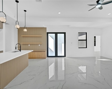 5231 6th Street W - Photo Thumbnail 4