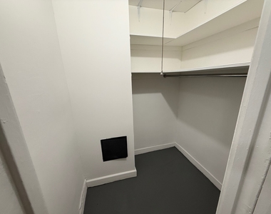 140 East 46th Street - Photo Thumbnail 4