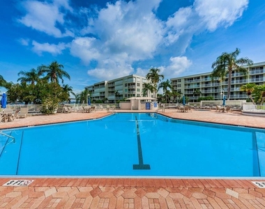 6081 Bahia Del Mar Circle - Photo Thumbnail 24