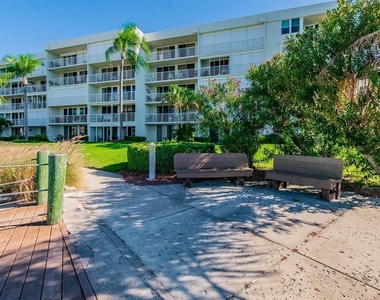 6081 Bahia Del Mar Circle - Photo Thumbnail 22