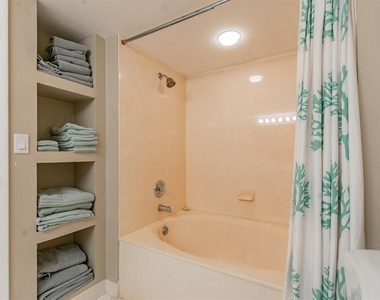 6081 Bahia Del Mar Circle - Photo Thumbnail 13