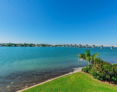 6081 Bahia Del Mar Circle - Photo Thumbnail 23