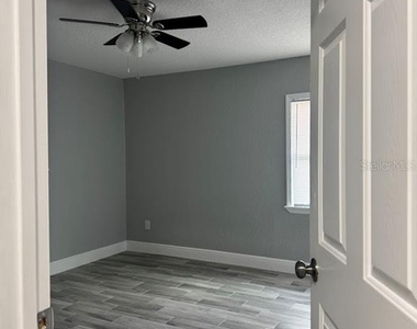1916 Verano Drive - Photo Thumbnail 8