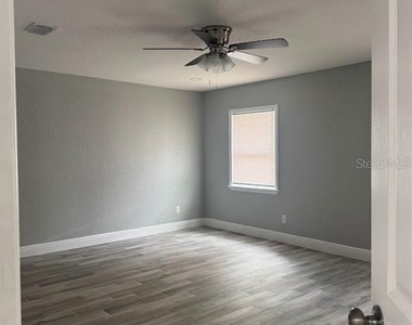 1916 Verano Drive - Photo Thumbnail 10