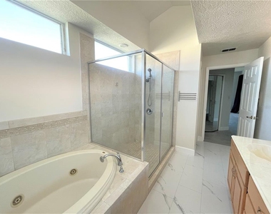 3913 Kiawa Drive - Photo Thumbnail 13