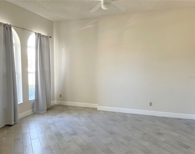 3913 Kiawa Drive - Photo Thumbnail 4