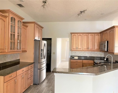 3913 Kiawa Drive - Photo Thumbnail 9