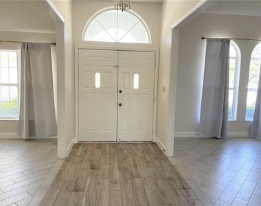 3913 Kiawa Drive - Photo Thumbnail 2