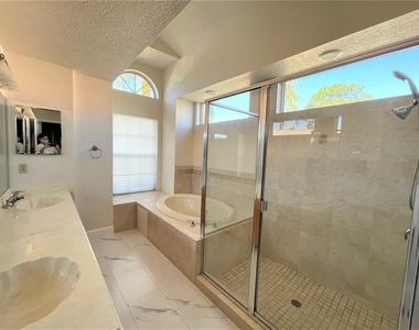 3913 Kiawa Drive - Photo Thumbnail 12