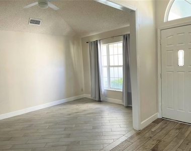 3913 Kiawa Drive - Photo Thumbnail 3