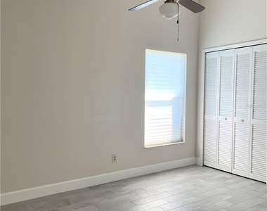 3913 Kiawa Drive - Photo Thumbnail 15