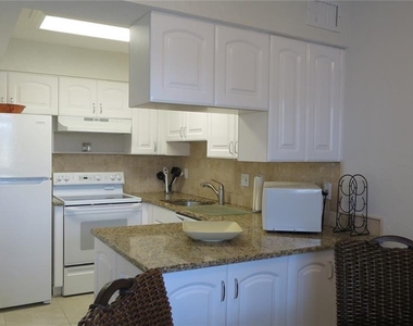 7193 W Country Club Drive N - Photo Thumbnail 8