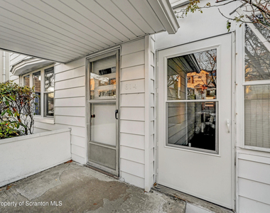 814 S Webster Avenue - Photo Thumbnail 3