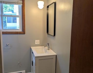 118 1/2 Broad Street - Photo Thumbnail 10