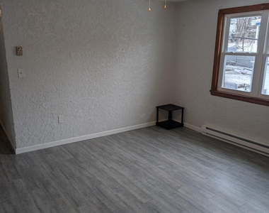 118 1/2 Broad Street - Photo Thumbnail 6