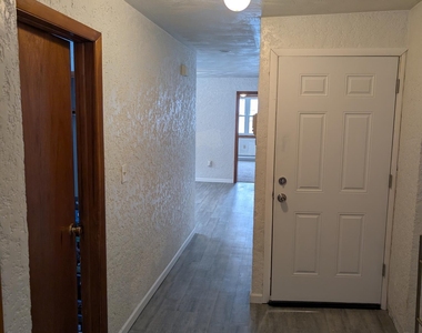 118 1/2 Broad Street - Photo Thumbnail 1