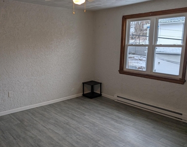 118 1/2 Broad Street - Photo Thumbnail 3