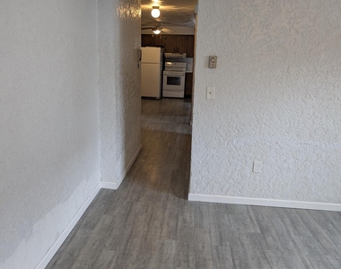 118 1/2 Broad Street - Photo Thumbnail 2