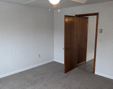 118 1/2 Broad Street - Photo Thumbnail 4
