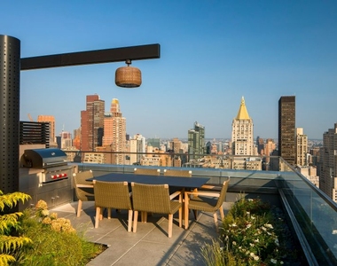 6th Avenue, New York, NY 10001 - Photo Thumbnail 8