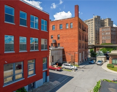 221 Elizabeth Street - Photo Thumbnail 3