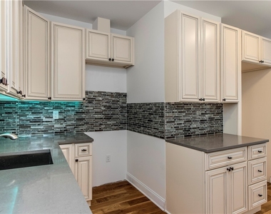221 Elizabeth Street - Photo Thumbnail 10