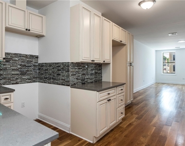 221 Elizabeth Street - Photo Thumbnail 9