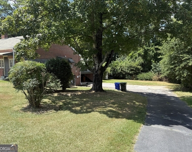 998 Highland Circle Se - Photo Thumbnail 2