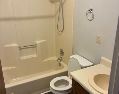 421 W King Ave Unit 2 - Photo Thumbnail 4