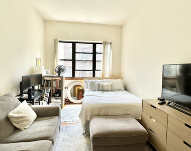 West 79th Street - Photo Thumbnail 1
