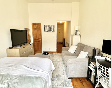 West 79th Street - Photo Thumbnail 3