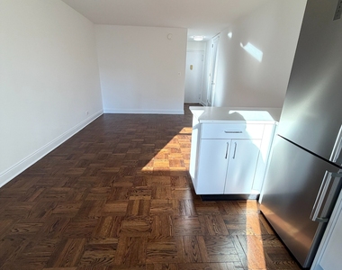 East 36th Street - Photo Thumbnail 4