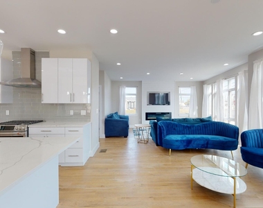 1 Howland Avenue - Photo Thumbnail 6