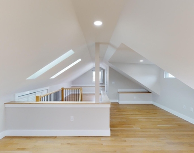 1 Howland Avenue - Photo Thumbnail 16
